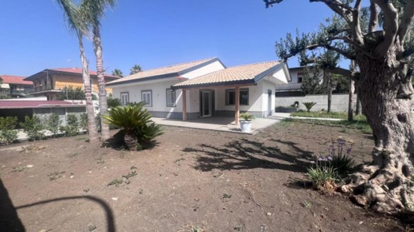 casa indipendente in vendita a Tremestieri Etneo