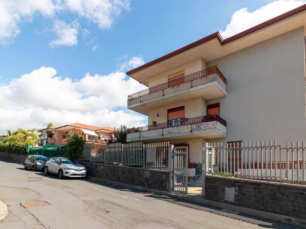 appartamento in vendita a Tremestieri Etneo