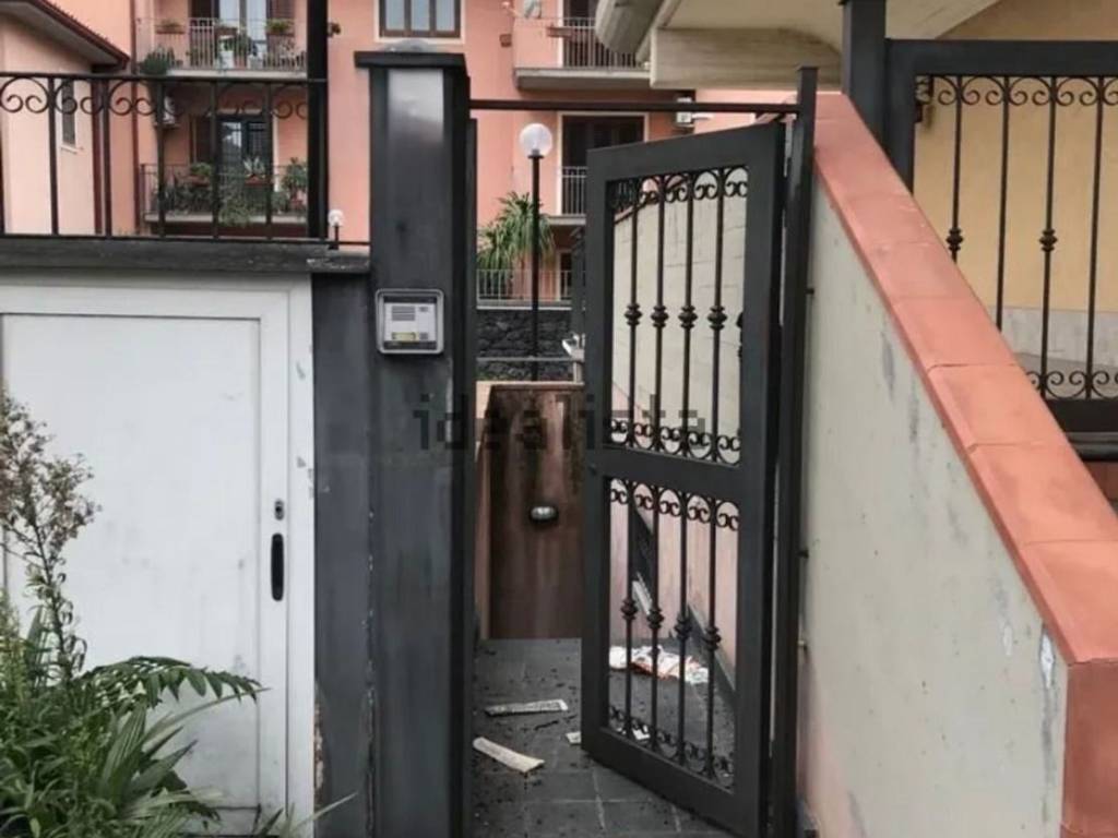 locale commerciale in vendita a Tremestieri Etneo