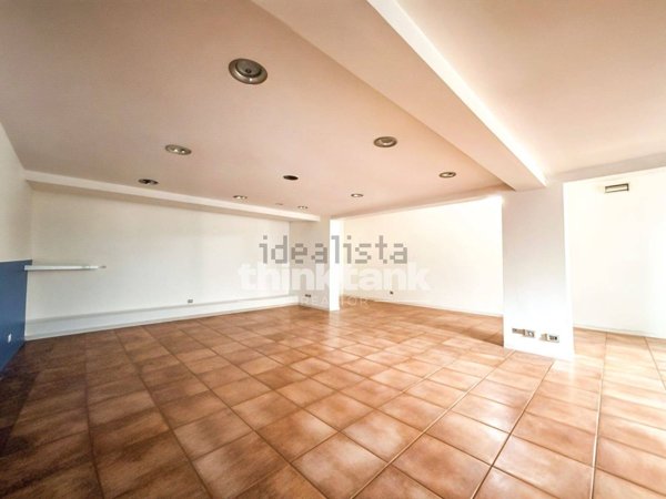 locale di sgombero in vendita a Tremestieri Etneo