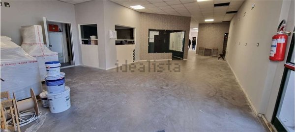 locale commerciale in vendita a Tremestieri Etneo in zona Canalicchio