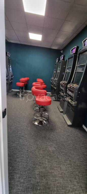 negozio in vendita a Tremestieri Etneo in zona Canalicchio