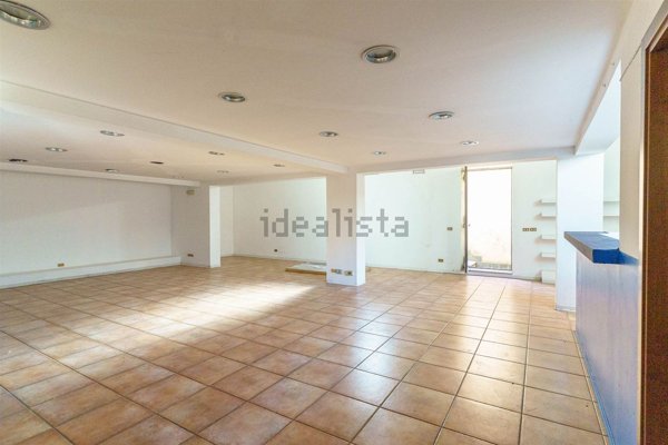 locale di sgombero in vendita a Tremestieri Etneo