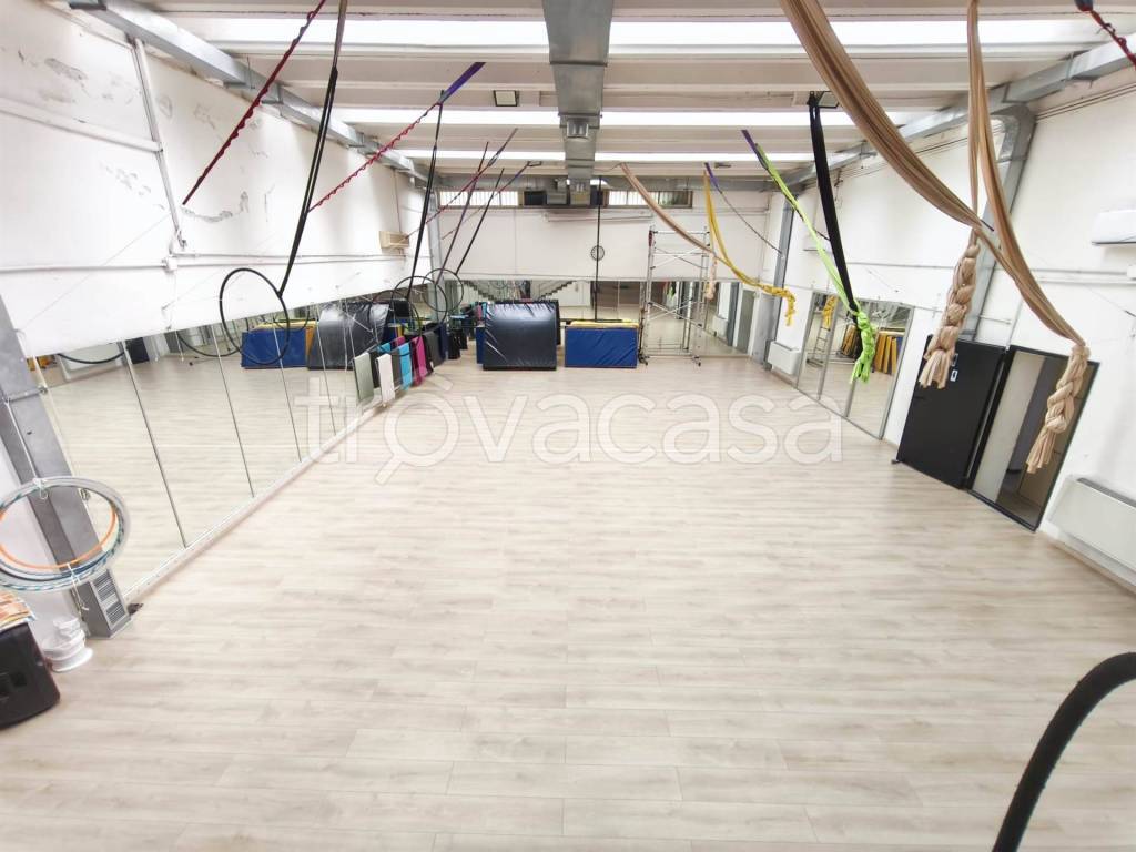 negozio in vendita a Tremestieri Etneo in zona Canalicchio