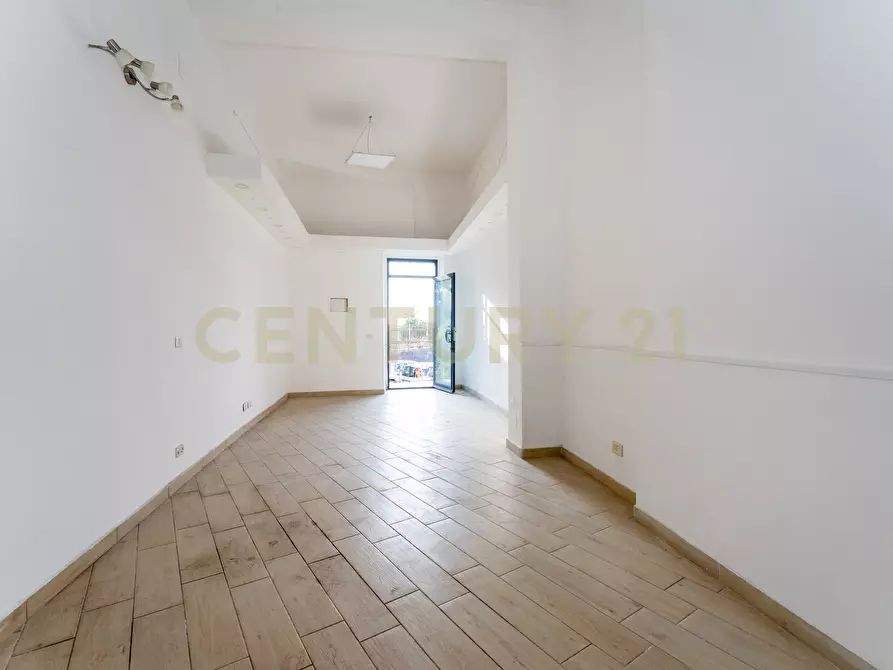 locale commerciale in vendita a Tremestieri Etneo in zona Canalicchio