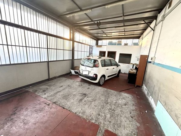 locale commerciale in vendita a Tremestieri Etneo