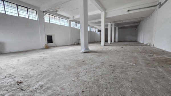 locale commerciale in vendita a Tremestieri Etneo