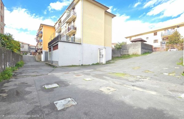 locale commerciale in vendita a Tremestieri Etneo