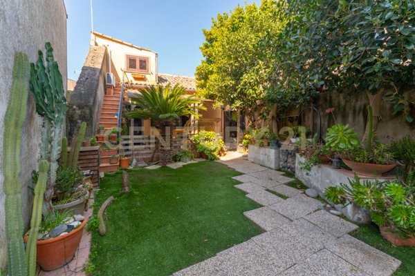 casa indipendente in vendita a Tremestieri Etneo