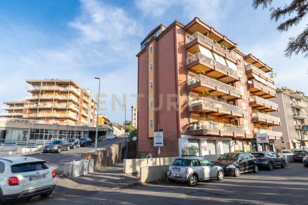 locale commerciale in vendita a Tremestieri Etneo in zona Canalicchio