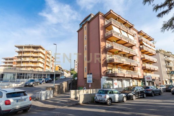 negozio in vendita a Tremestieri Etneo in zona Canalicchio