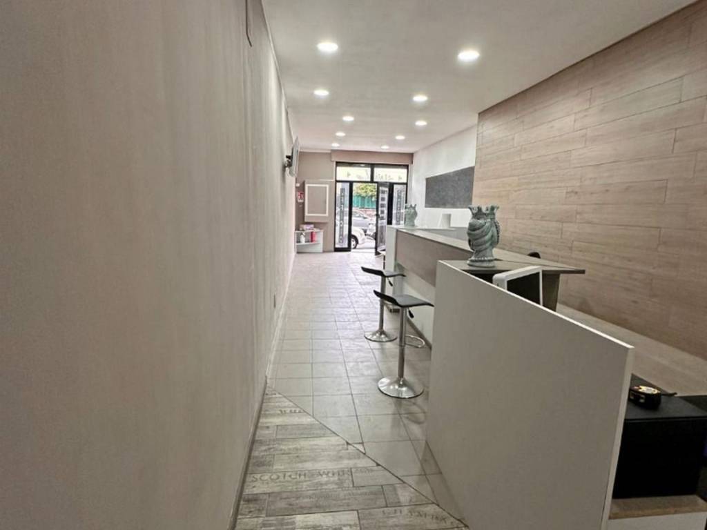 negozio in vendita a Tremestieri Etneo