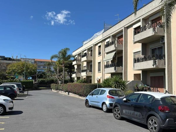 negozio in vendita a Tremestieri Etneo in zona Canalicchio