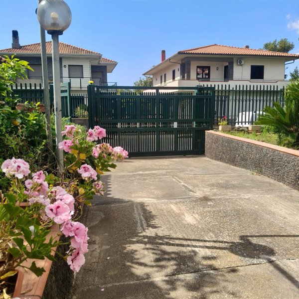 casa indipendente in vendita a Tremestieri Etneo