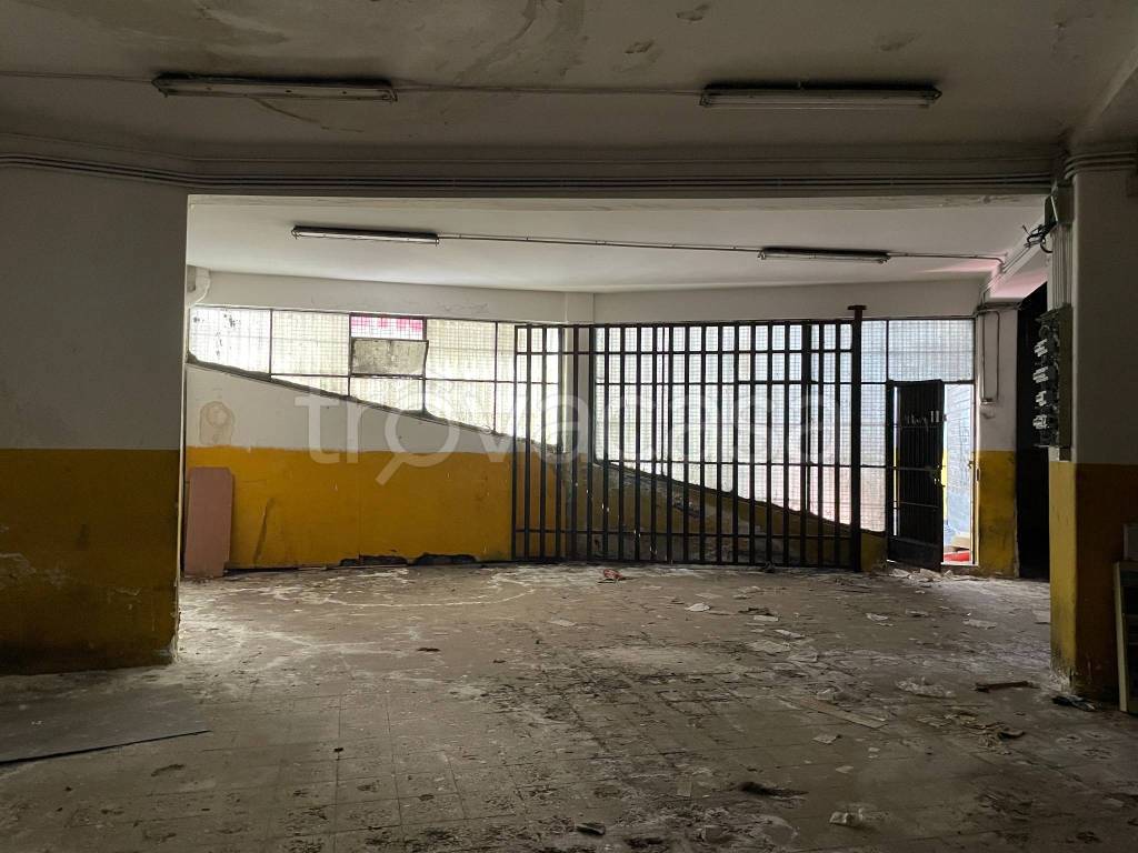 locale commerciale in vendita a Tremestieri Etneo in zona Canalicchio