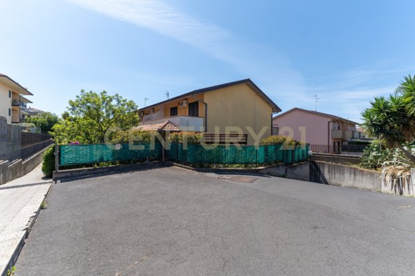 casa indipendente in vendita a Tremestieri Etneo