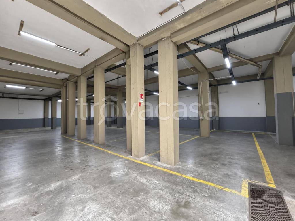 locale commerciale in vendita a Tremestieri Etneo