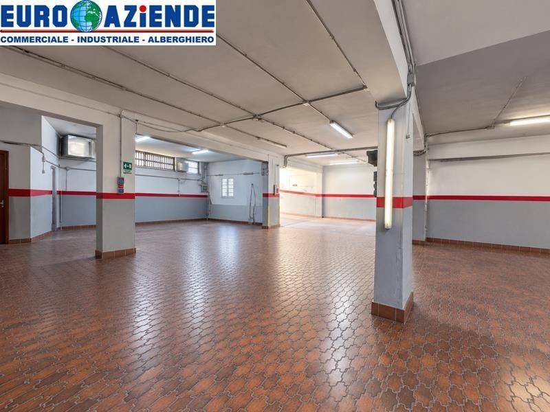 locale commerciale in vendita a Tremestieri Etneo in zona Canalicchio
