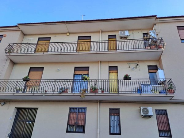 appartamento in vendita a Valverde(CT)
