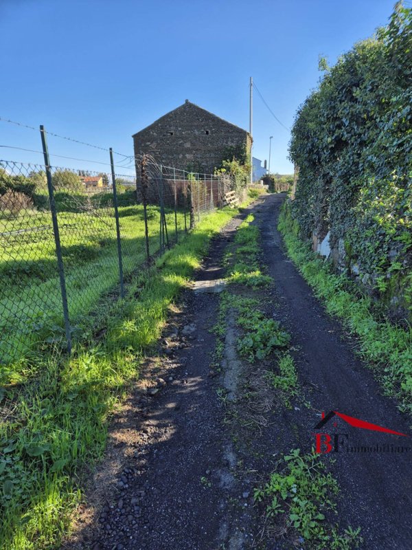 terreno agricolo in vendita a Valverde(CT)
