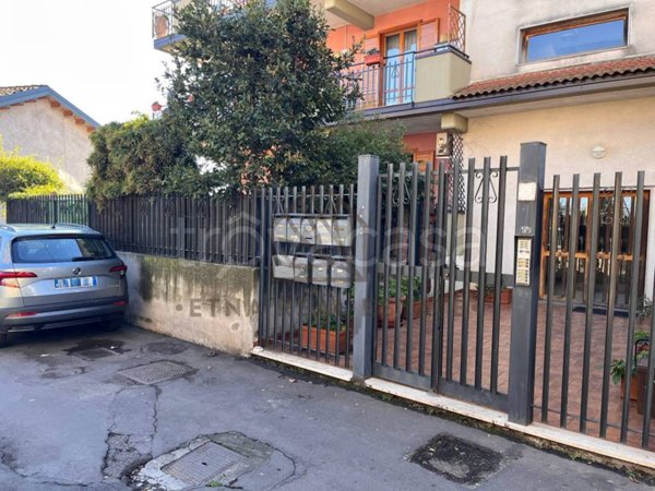 appartamento in vendita a Valverde(CT)