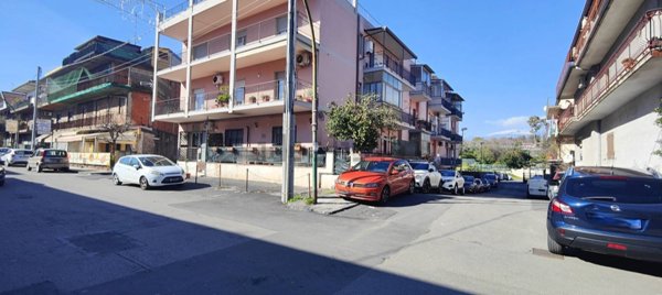 appartamento in vendita a Valverde(CT)