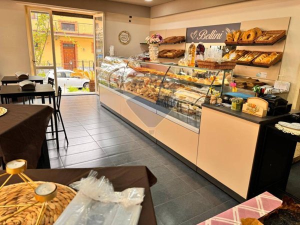 negozio in vendita a Valverde(CT)