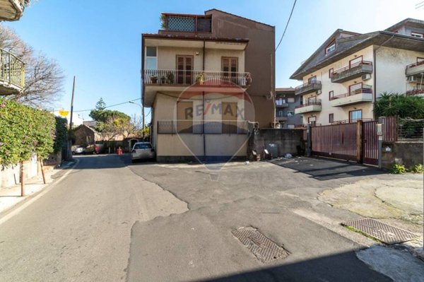 appartamento in vendita a Valverde(CT)