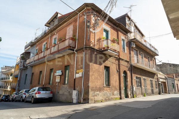 appartamento in vendita a Valverde(CT)