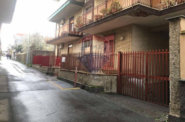 appartamento in vendita a Valverde(CT)