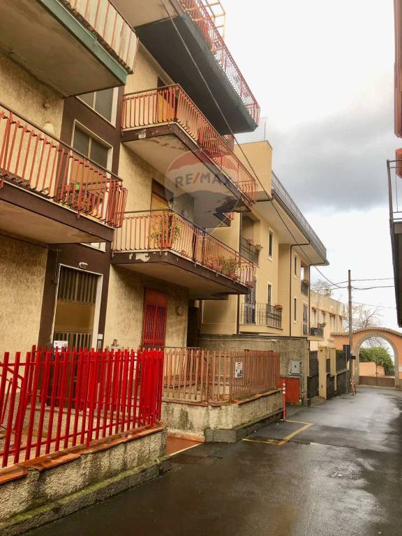 appartamento in vendita a Valverde(CT)