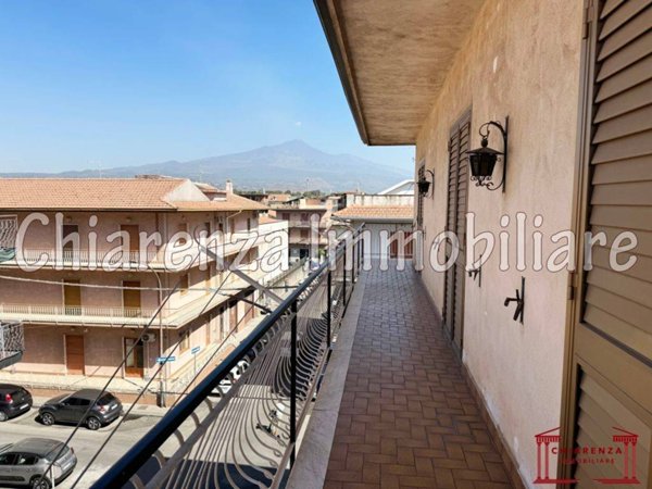 appartamento in vendita a Valverde(CT)