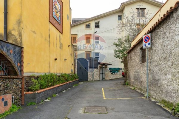 appartamento in vendita a Valverde(CT)