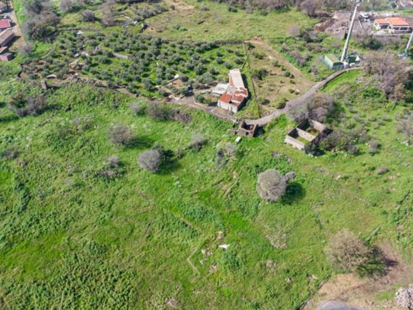terreno agricolo in vendita a Valverde(CT)