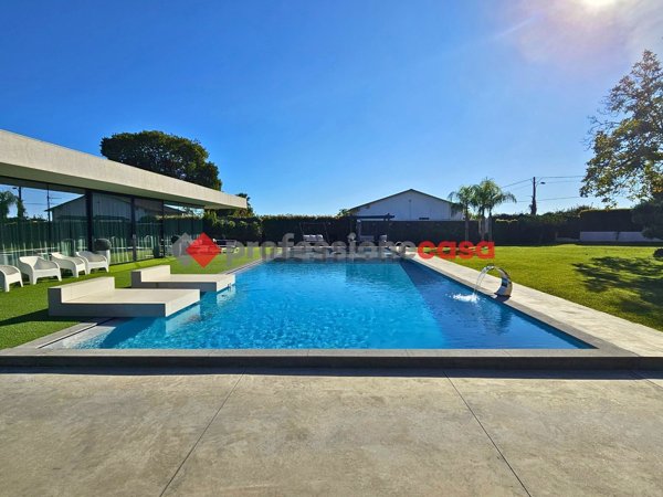 casa indipendente in vendita a Valverde(CT)