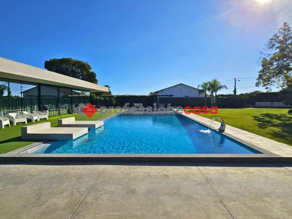 casa indipendente in vendita a Valverde(CT)