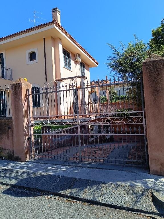 casa indipendente in vendita a Valverde(CT)