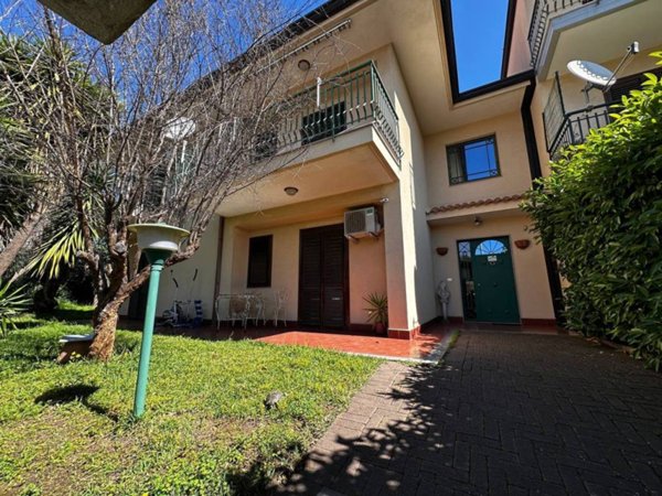 villa in vendita a Valverde(CT)