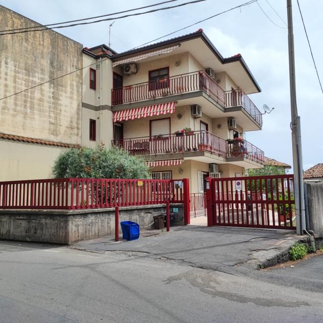 appartamento in vendita a Valverde(CT)