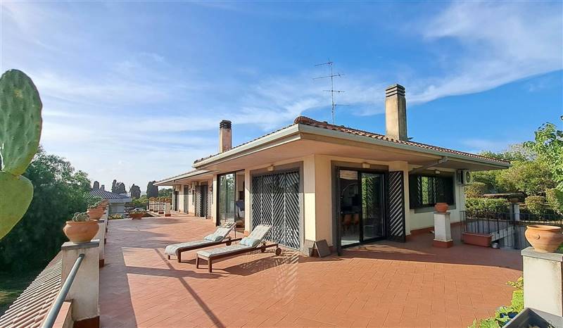 casa indipendente in vendita a Valverde(CT)