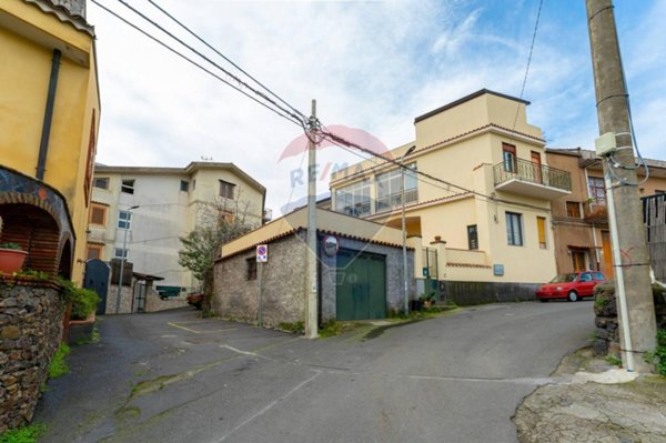 appartamento in vendita a Valverde(CT)