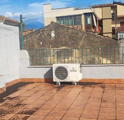casa indipendente in vendita a Valverde(CT)