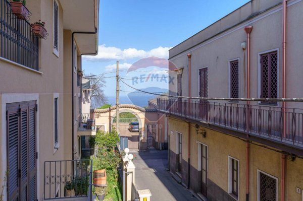 appartamento in vendita a Valverde(CT)