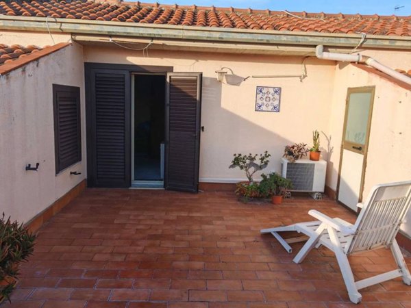 appartamento in vendita a Valverde(CT)