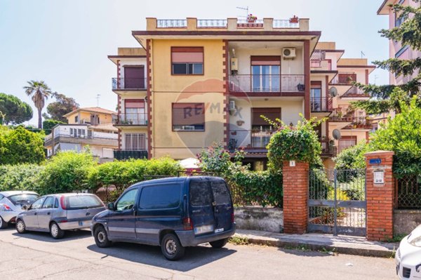 appartamento in vendita a Valverde(CT)