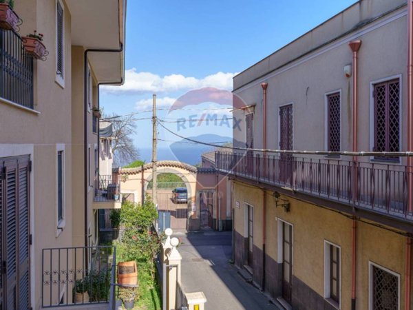 appartamento in vendita a Valverde(CT)