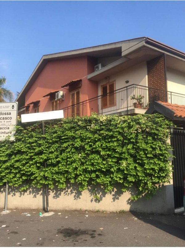appartamento in vendita a Valverde(CT)