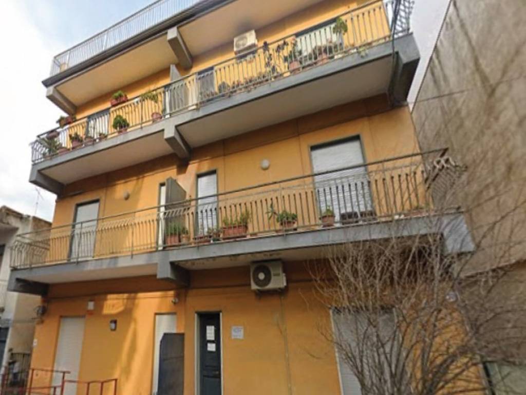 appartamento in vendita a Valverde(CT)