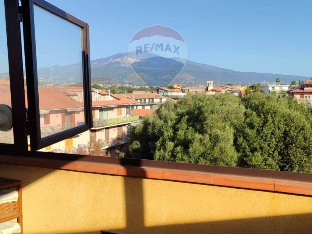 appartamento in vendita a Valverde(CT)