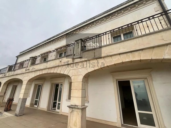 casa indipendente in vendita a Valverde(CT)